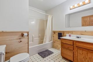 Lakeside Condo #20 4BR 4BA Timberlane Resort - 1