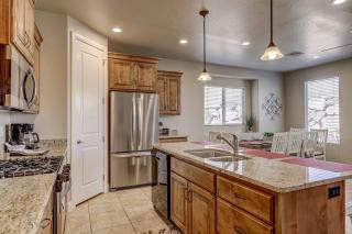 Family, Pet Friendly, Pool, EV Charger at Coral Canyon - 2