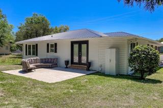 Little River Waterway Cottage Retreat - 9