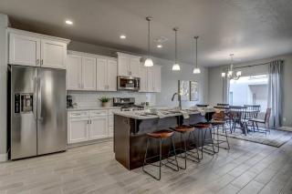 Zion Village Vacation Home, PickleBall, Basketball, Heated Pool - 9