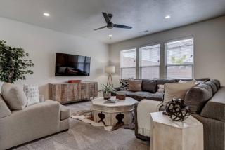 4 Bedroom 4 Bath, Pet Friendly Home with Hot Tub, Fire Pit, Pool - 9