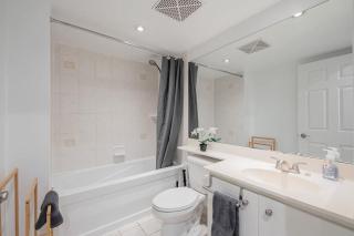 Modern 1BR Condo with Workspace Near CN Tower - 6