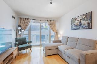 Modern 1BR Condo with Workspace Near CN Tower - 3