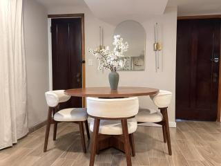 Studio Near Wrigley • Sleeps 4 • Games + Fireplace - 1