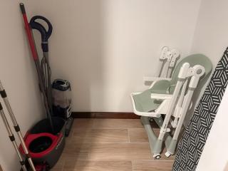 Studio Near Wrigley • Sleeps 4 • Games • Fireplace - 9