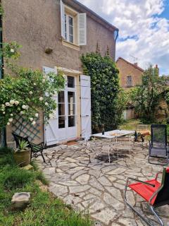 Charming house with enclosed garden, ideal families - 0
