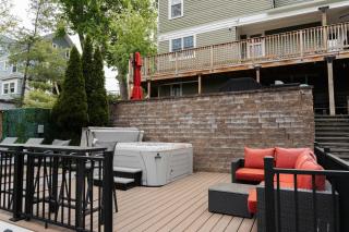 Lakeview on Main Pool Fire Pit and Walkable - 2