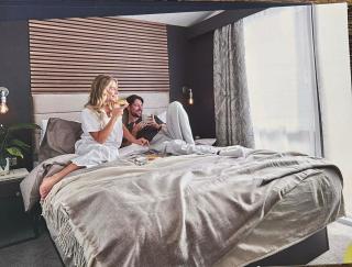 Luxury Glamping pod, En-Suite with Hot Tub - 2