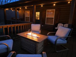 Riverfront Little Red Cabin, Hot Tub, World-class Trout Fishing, Views & Boat Access - 8
