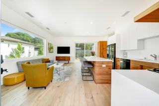 Generous 2 King-Suites W/ Backyard & Barbecue! - 5