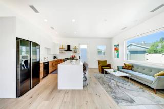 Generous 2 King-Suites W/ Backyard & Barbecue! - 9