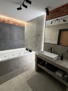 Sadowa Ostoja z prywatnymi jacuzzi - 2