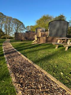 Spinney Wood Glamping, Oak Hut - 9