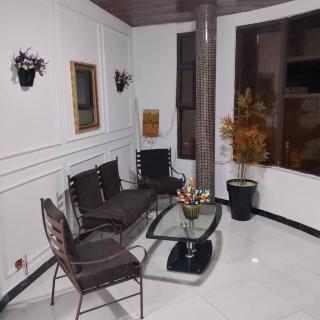 Studio 200 - 0