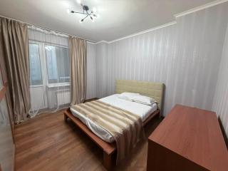 4 комнатная в центре столицы - 0