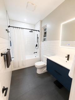 The Heights Haven, Spacious 6 Bedrooms Townhouse with Patio - New York - 3