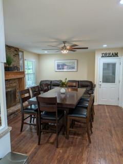Spacious Kansas City Retreat - 6