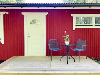 Lakeside Cabin Retreat in Sollentuna - 5