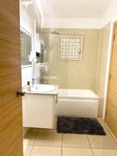 Relax Phoenix Estates -2 bed House 24 hr security - 4