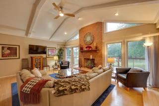 'River's Edge Retreat’ with Kayaks & River Access! - 5