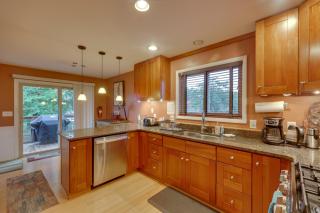 'River's Edge Retreat’ with Kayaks & River Access! - 1