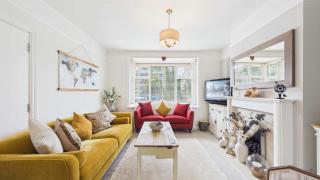 Stylish Coastal Cottage in Gurnard Dog Friendly Garden - 9