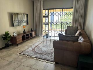 Spacious Apartment Near Gautrain, Gallagher MOA - 0
