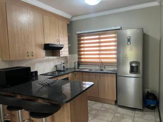 Spacious Apartment Near Gautrain, Gallagher MOA - 8