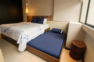 Executive and Elegant Waterfront Residence - 4
