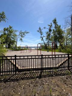 Cozy 3 BR home near Lake Couchiching - 9