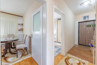 Modern One-Bedroom Apartment - 10 Min to Lake - 2