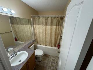 Cozy 2-Bedroom Suite Near Sylvan Lake - 4