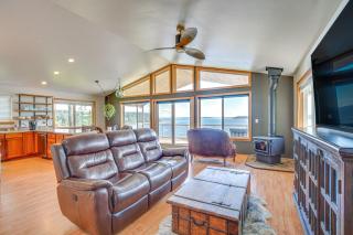 South-Facing Herron Island Retreat w/ Sound Views! - 8