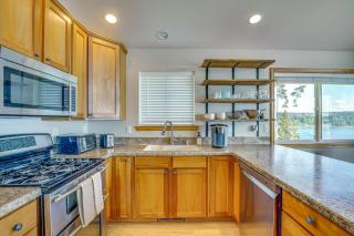 South-Facing Herron Island Retreat w/ Sound Views! - 4