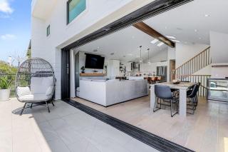 Steps to the Best Beach in LA Rooftop Deck WOW! - 7