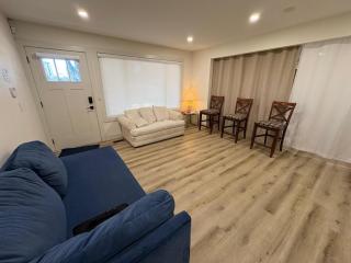 Vancouver Downtown Modern Homestay- Walk to FIFA Stadium, Sky Train & Beach - Free Parking - 9