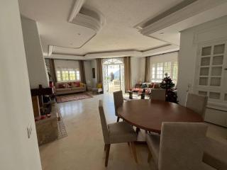 Luxurious Villa with Pool in La Soukra, Ariana - 3