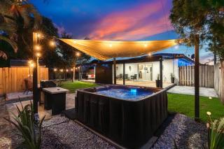 Home in Fort Lauderdale with Hot Tub and BBQ - 0