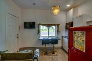 Great for Work! Chic & Cozy Los Angeles Unit - 2