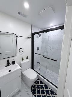 The Luxe Studio - Comfortable and Affordable Stay - 3