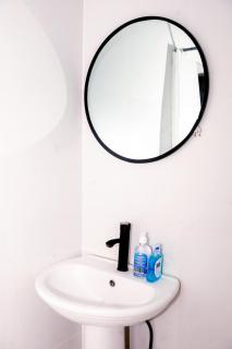Modern 2BR Retreat in Lugbe Comfort Class 3 - 1
