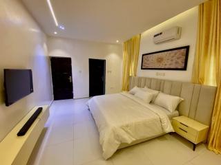 Modern 2BR Retreat in Lugbe Comfort Class 2 - 4