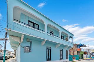 Vibrant Santurce Caribbean Escape 7BR with Rooftop - 4