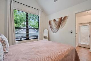 Prime 2BR 3BA South Austin Gem Modern Luxury - 3