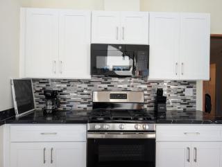 Spacious 3BR Retreat - Sleeps 6 - Near Seattle - 9