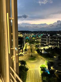 Luxury Menlyn Maine Apartment Walk to Everything - 2