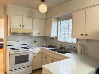 Vancouver Airport Comfort Guesthouse- FIFA Stadium 20 Min,, Free Parking & Easy Transit - 2