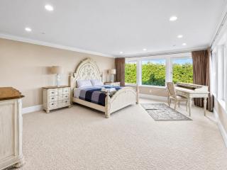 Luxury Pool Villa with City Views in West Vancouver - 5