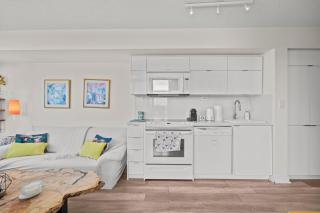 1BR - 1 Bath - 3 Guests - Free Parking - Near CN Tower - By HOSTIA - 8