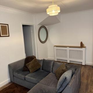 Bright & Beautiful 3BR House with Garden - 3